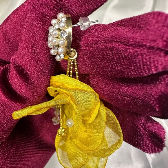 Summer vibe Yellow Floral Drop Earrings - Picture 8 of 12